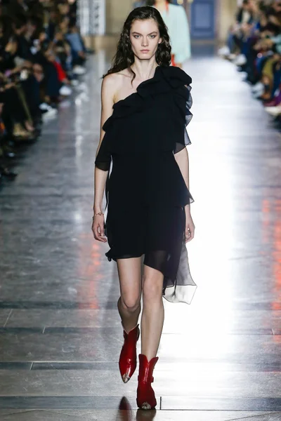 Look 14